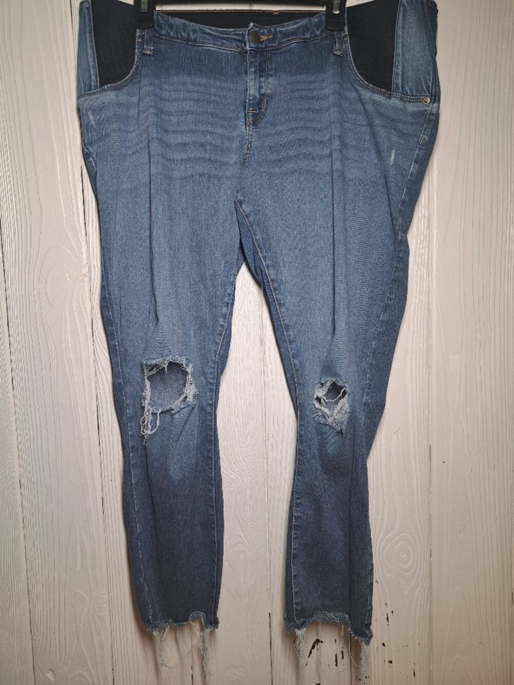 Isabel Maternity Distressed Skinny Jeans Sz 16. (Waist 40 inches Unstretched)